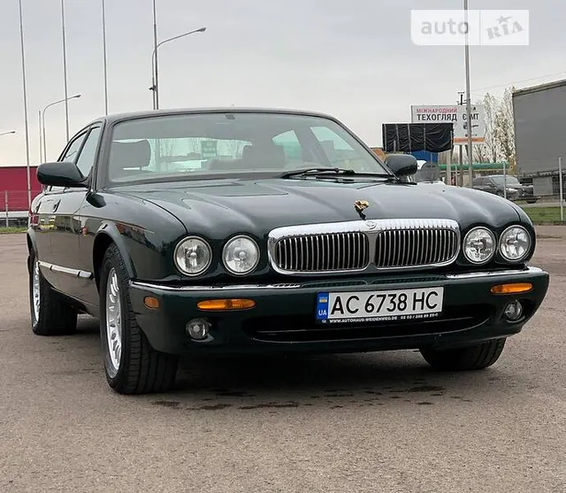 Jaguar XJ8