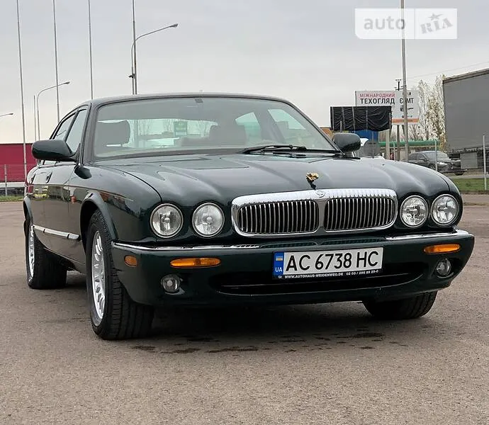 Jaguar XJ8