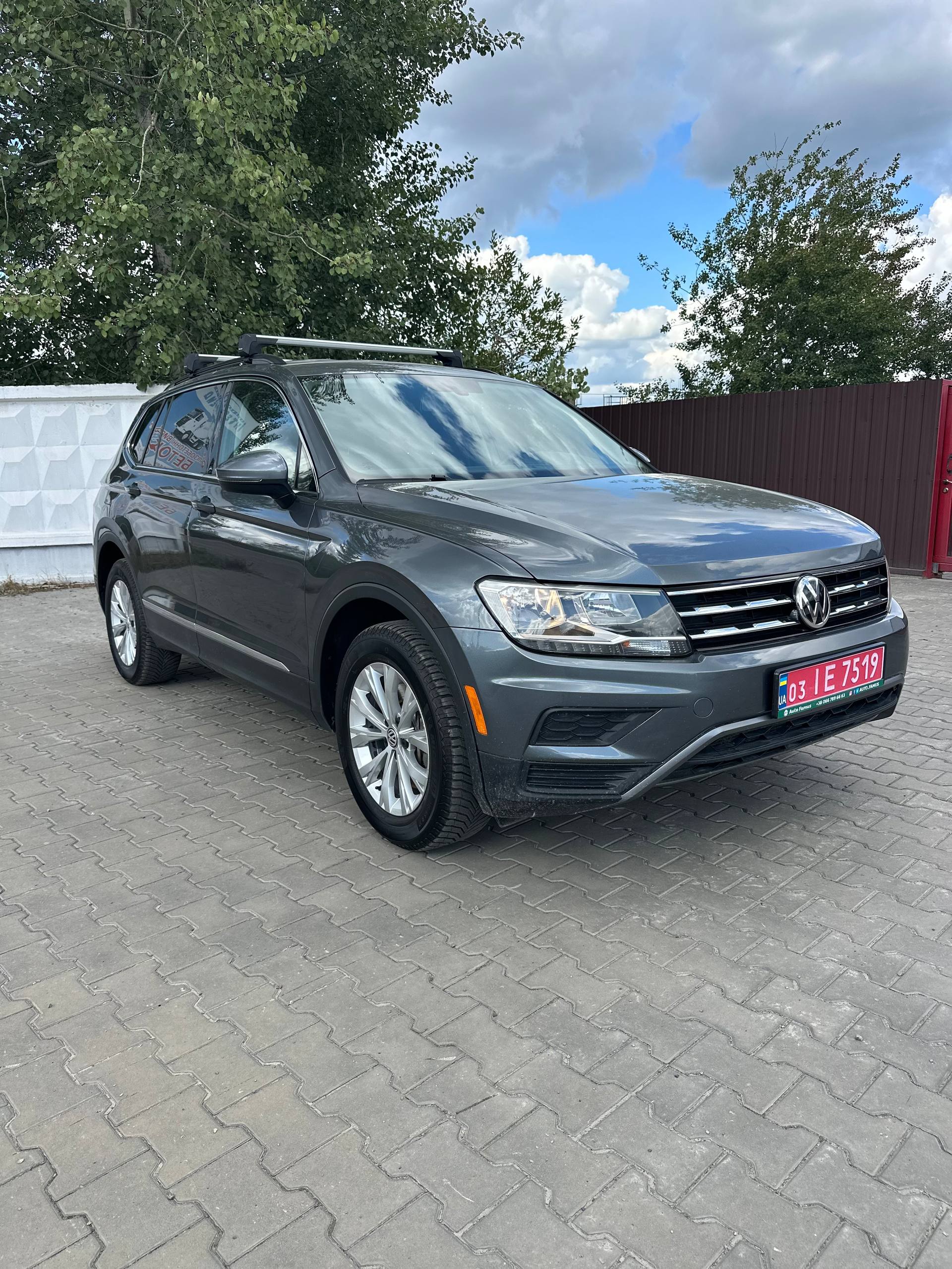 Volkswagen Tiguan SE 4 4
