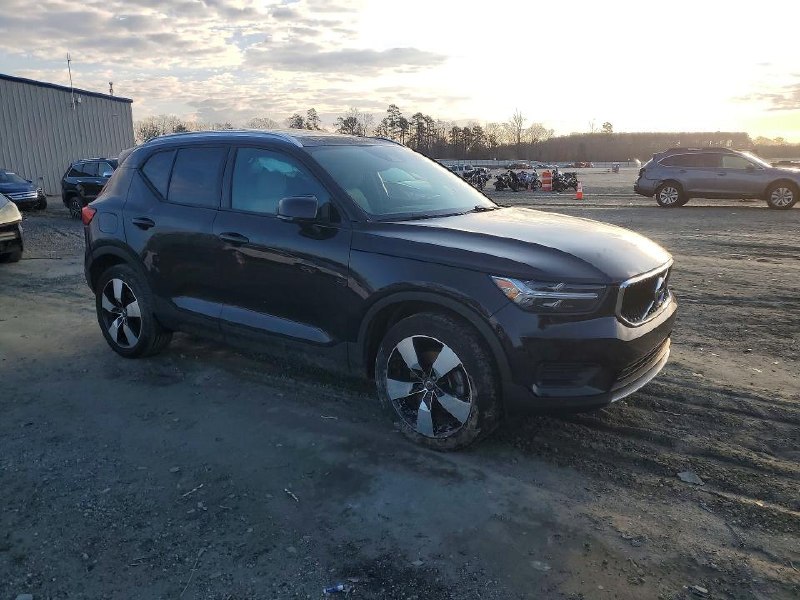 Volvo XC40 T5 MOMENTUM